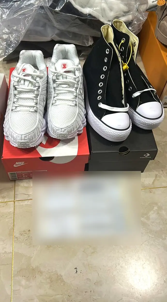 Zapatillas Casual: Pedido doble listo para la mensajería (datos protegidos)
