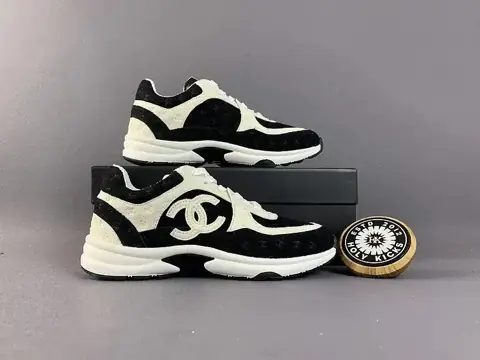 CHANEL Sneakers