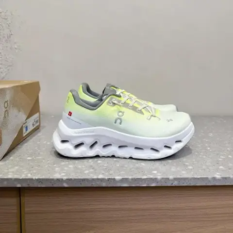 On Running Shoes [8 styles]